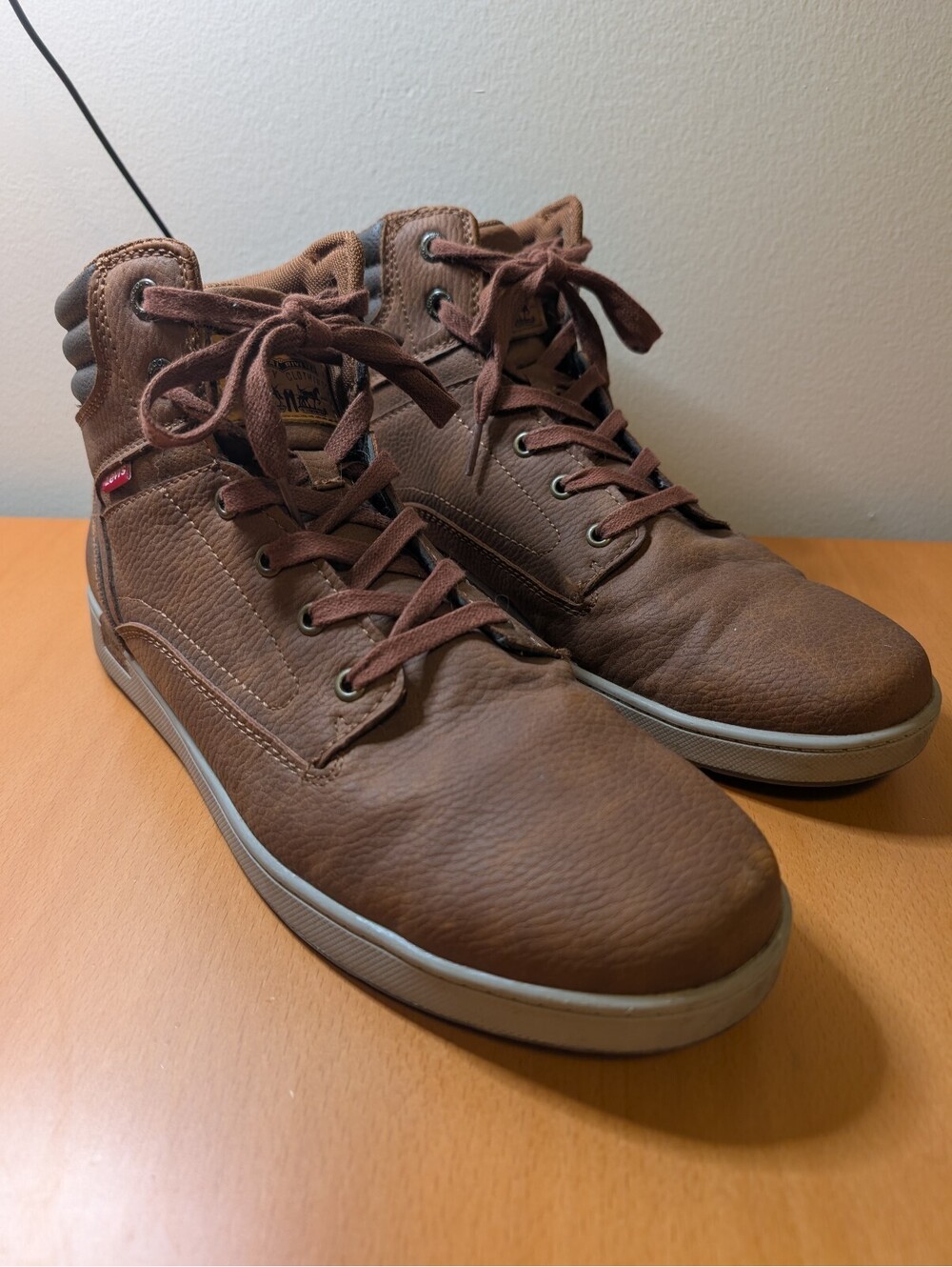 2076 - Levi's Men's Brown High Top Sneakers/Boots Size 12